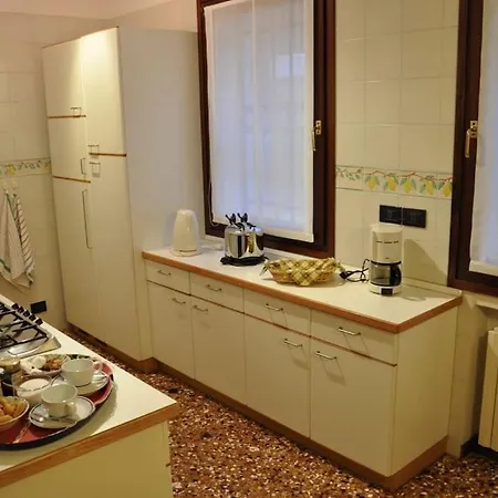 Garden Charme And Canal View! Veneza